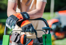 5 Reasons Your Landscaping Business Needs Good Business Credit