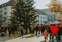 Holiday Shoppers are Using Credit to Survive the Season holiday shoppers